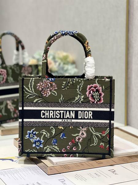 Handbag   Dior 1265    size  26.5×21×14 cm