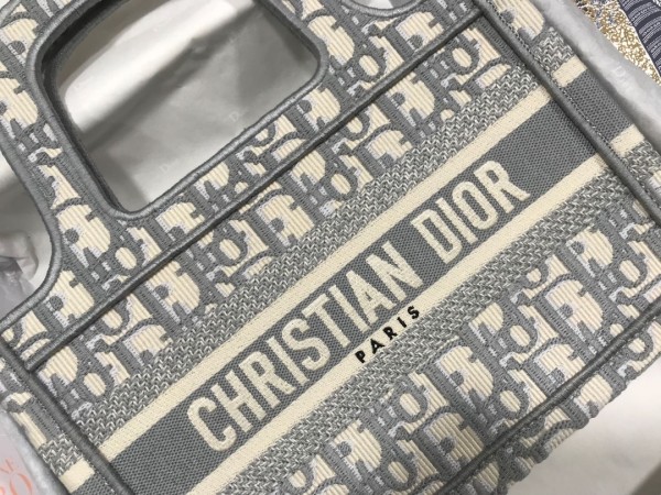  Handbag   Dior  S5475  size  22.5*24*8  cm