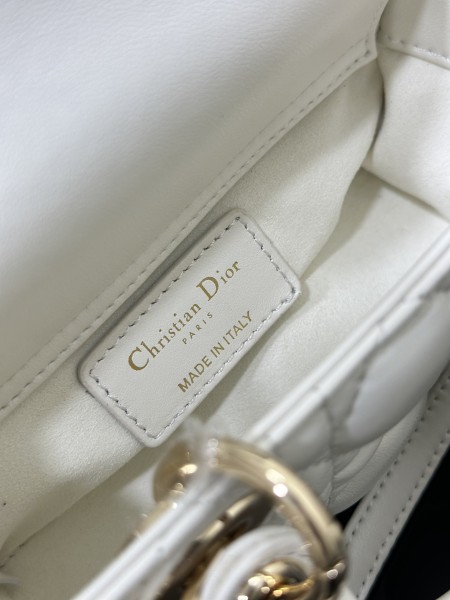 Handbag   Dior  S0910  size  16 x 9 x 5  cm