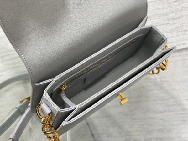 Handbag   Dior  size  22.5*6.5*12.5  cm