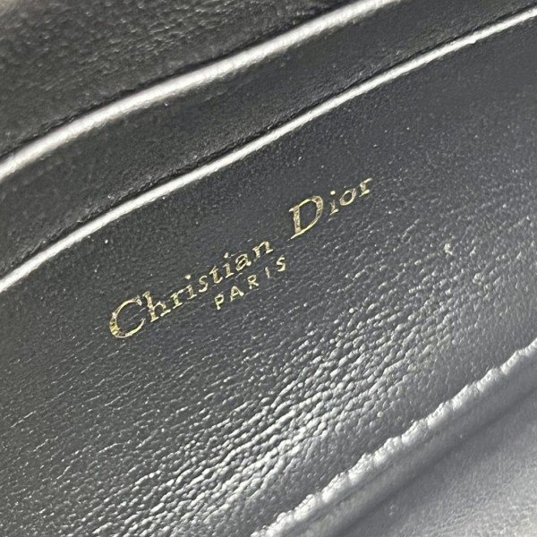  Handbag   Dior  0977  size  18.5 x 10 x 4  cm