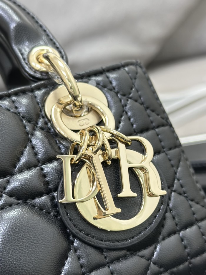 Handbag   Dior  S0910  size  16 x 9 x 5  cm