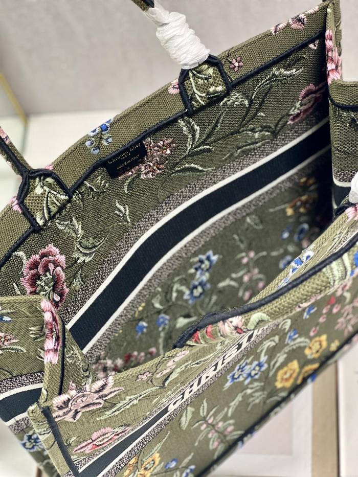 Handbag   Dior  1286  size  42×35×18.5  cm