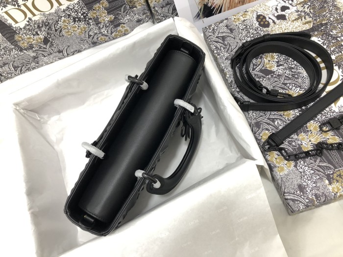  Handbag   Dior  M0540  size 26 x 13.5 x 5   cm