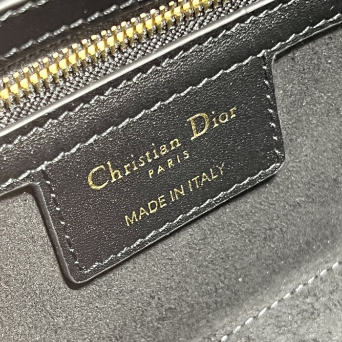 Handbag   Dior  9260  size  22.5×12.5×6.5 cm