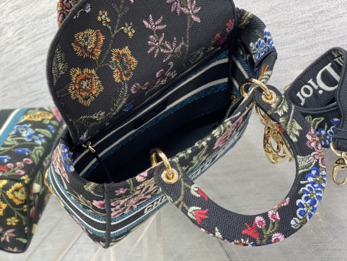 Handbag   Dior   size  24*11*20 cm