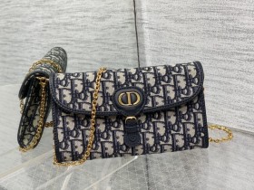 Handbag   Dior  size  21.5*4*12 cm 