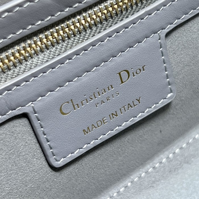 Handbag   Dior  9260  size  22.5×12.5×6.5 cm