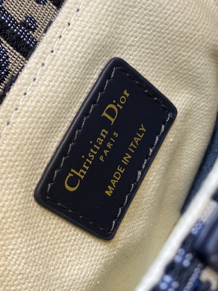 Handbag   Dior  3397  size  17×5×15 cm