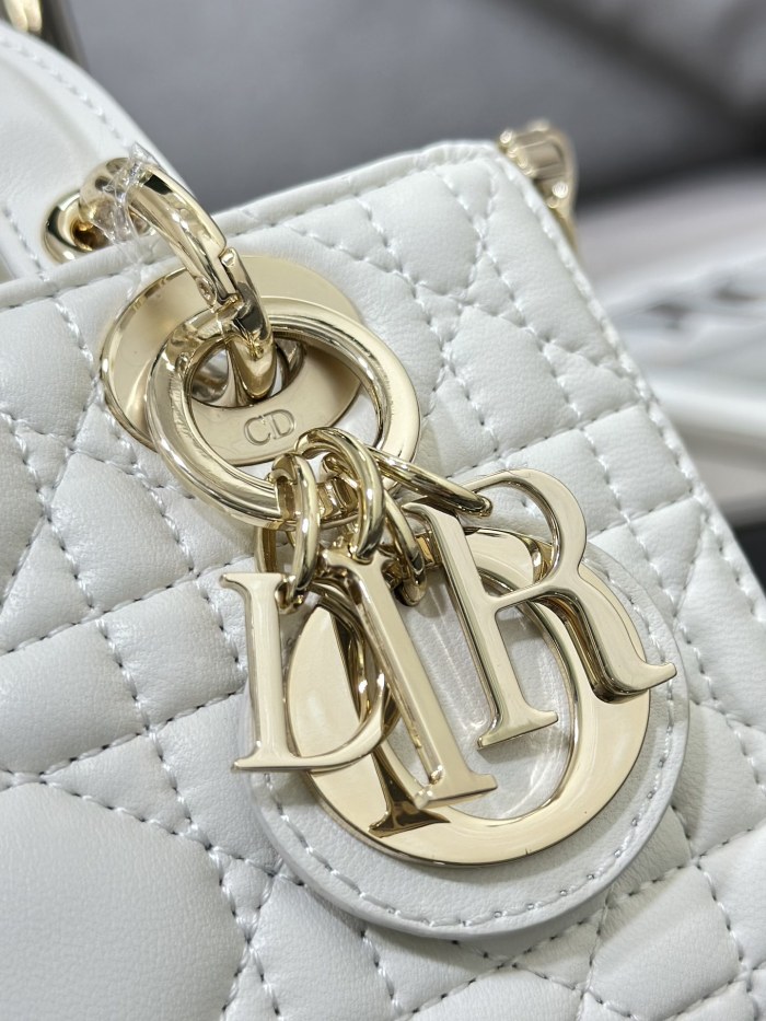 Handbag   Dior  S0910  size  16 x 9 x 5  cm