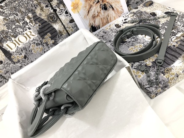  Handbag   Dior  M0540  size  26 x 13.5 x 5  cm