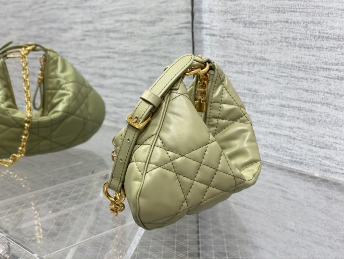 Handbag   Dior  size   25×16×2.5  cm