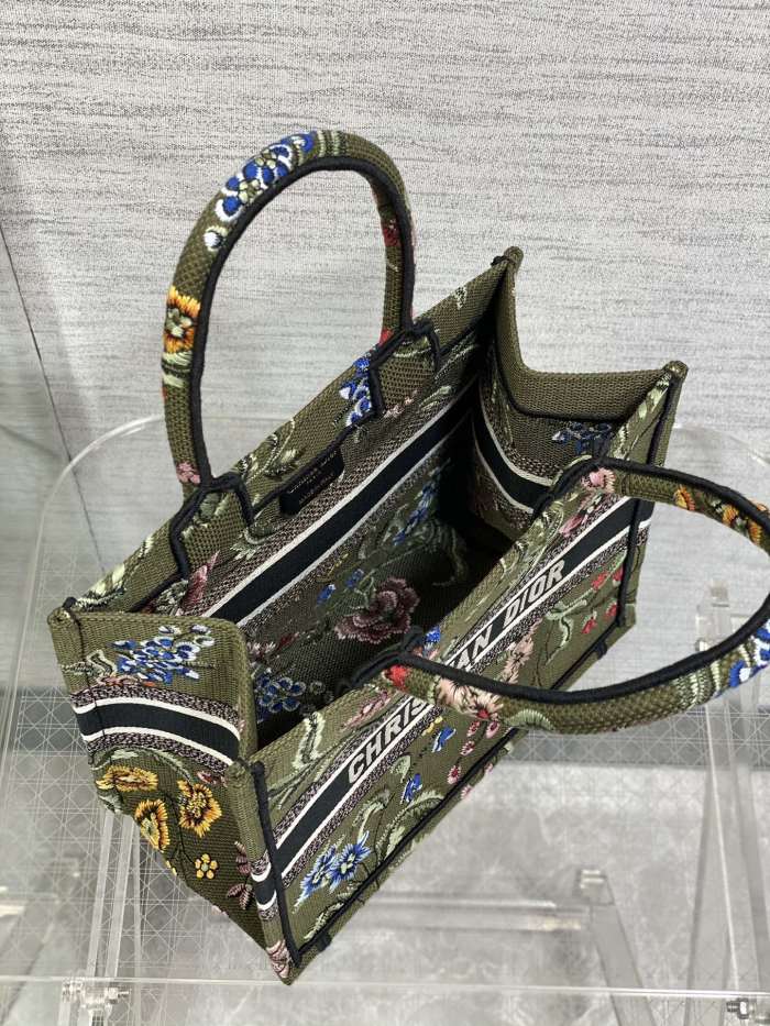  Handbag   Dior  size  26*8*22  cm