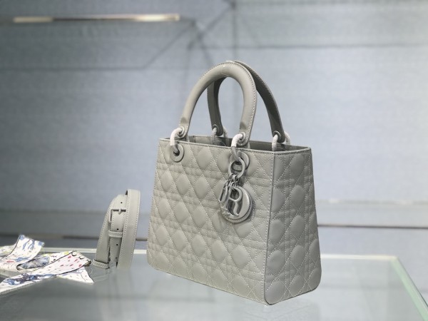 Handbag   Dior  6605  size  24 cm