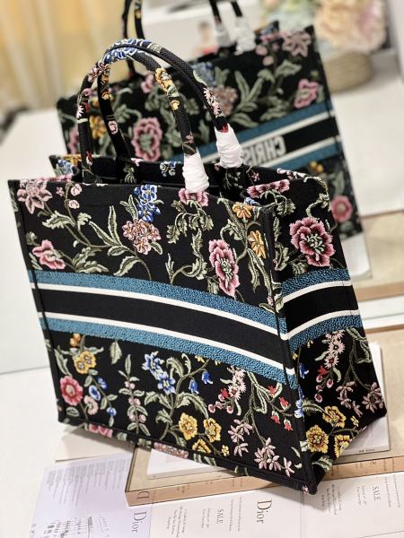 Handbag   Dior  1286   size  42×35×18.5 cm