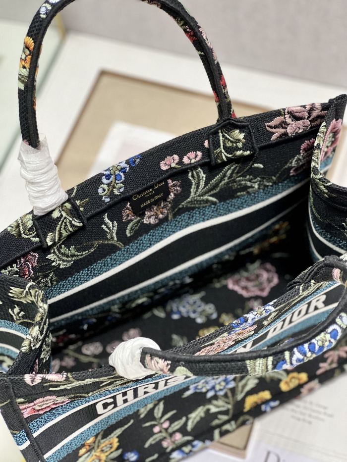 Handbag   Dior  1286  size  36×28 cm