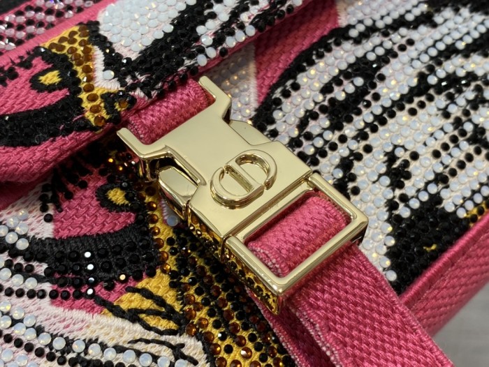 Handbag   Dior   size  23*15*8 cm