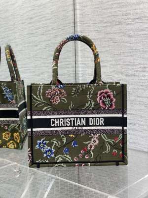  Handbag   Dior  size  26*8*22  cm