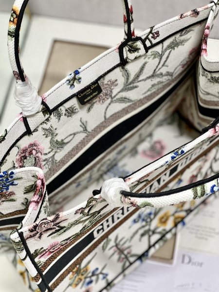 Handbag   Dior  1286  size  42×35×18.5 cm