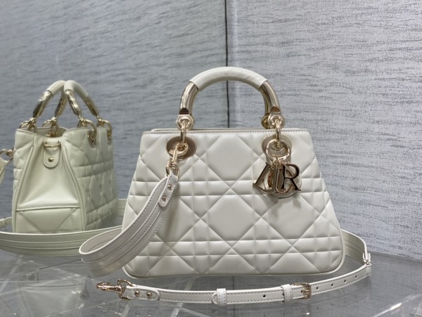 Handbag   Dior  size  25*10*16 cm  