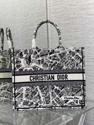  Handbag   Dior  size  42*18*35 cm