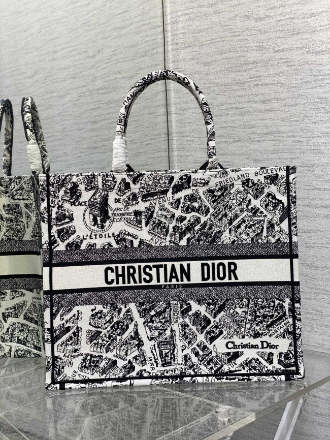  Handbag   Dior  size  42*18*35 cm