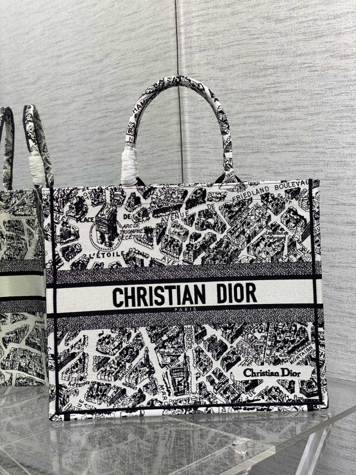  Handbag   Dior  size  42*18*35 cm