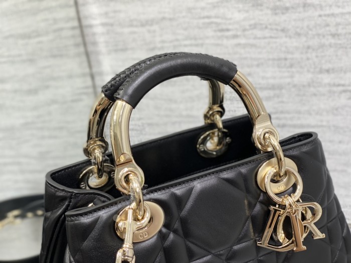 Handbag   Dior  size  25*10*16 cm