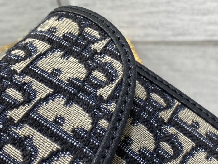 Handbag   Dior  size  21.5*4*12 cm 