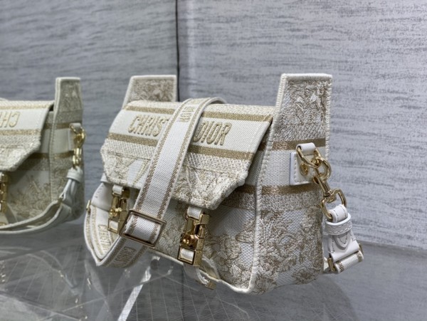 Handbag   Dior   size  23*15*8 cm