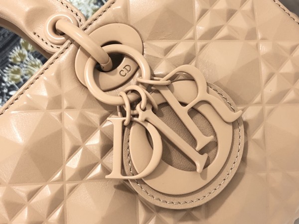  Handbag   Dior  M0540  size  26 x 13.5 x 5  cm