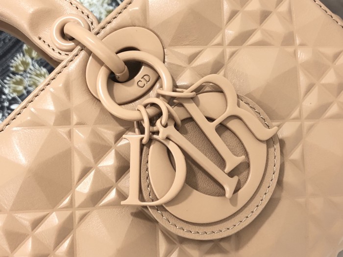  Handbag   Dior  M0540  size  26 x 13.5 x 5  cm