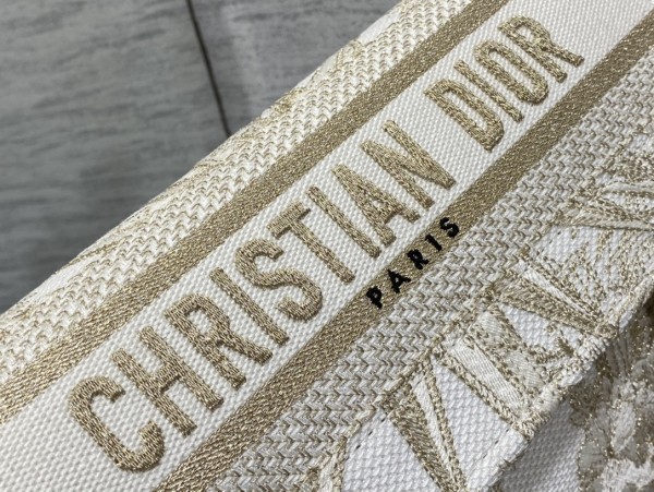 Handbag   Dior   size  23*15*8 cm