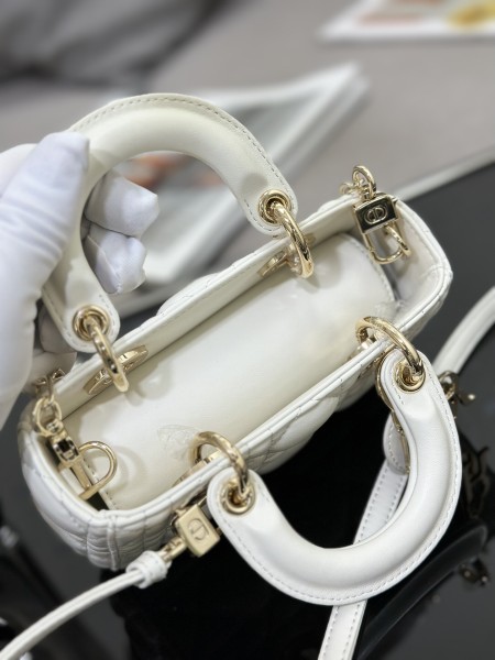 Handbag   Dior  S0910  size  16 x 9 x 5  cm