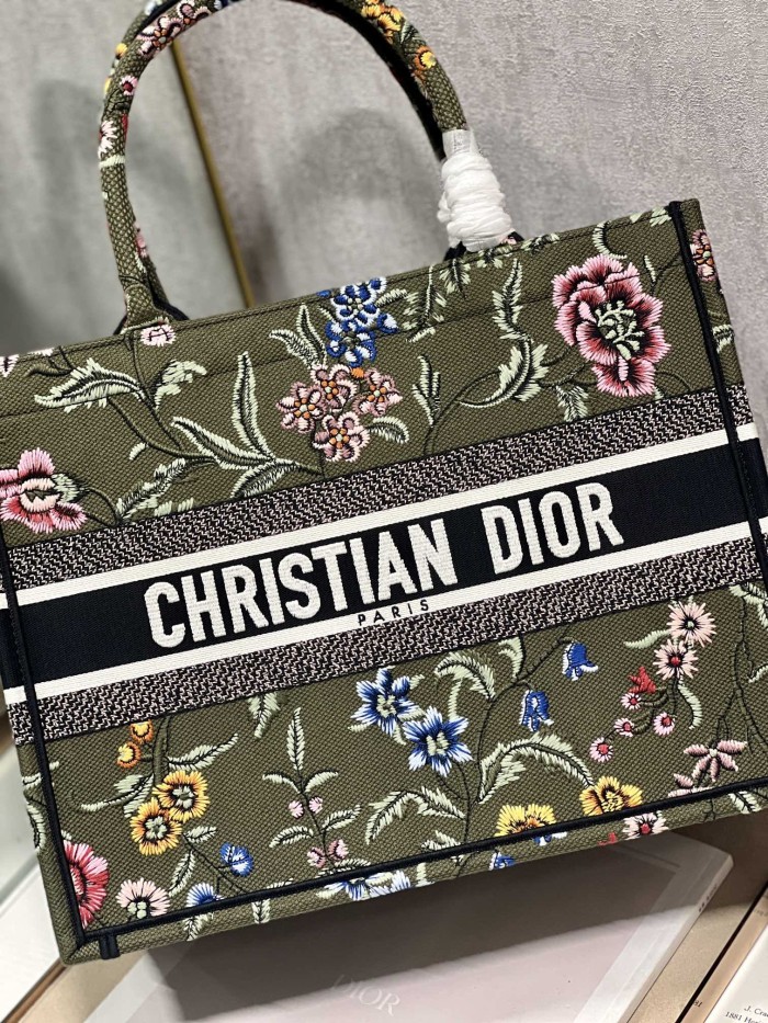 Handbag   Dior   1286  size  36×28 cm