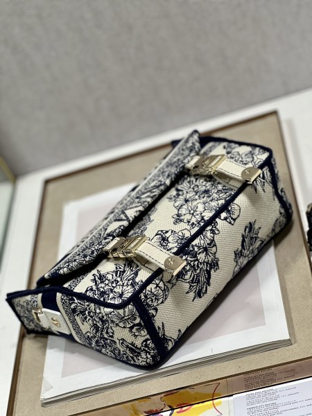 Handbag   Dior  9017  size  23×15×8 cm 