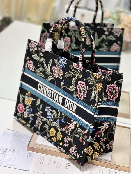 Handbag   Dior  1286   size  42×35×18.5 cm