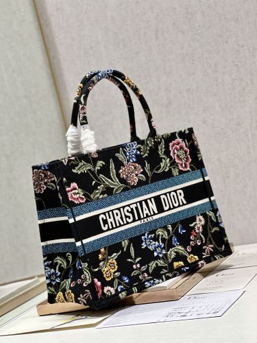 Handbag   Dior  1286  size  36×28 cm