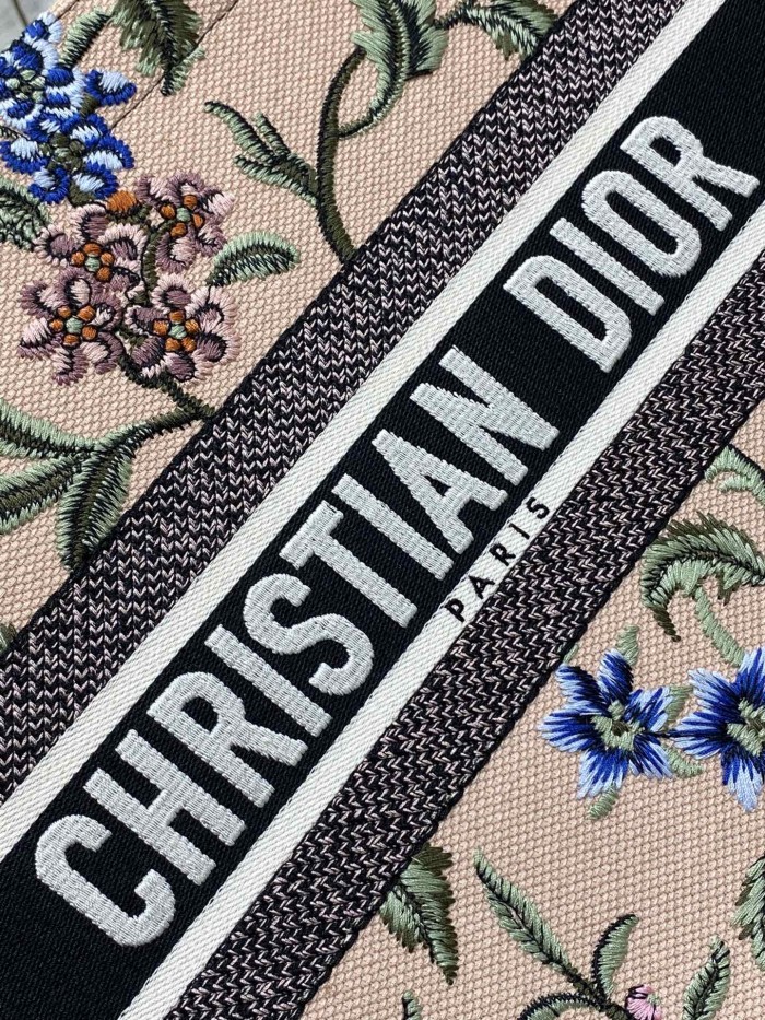 Handbag   Dior  size  36*18*28 cm