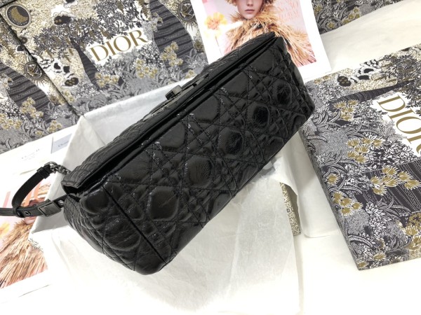 Handbag   Dior  M9242  size  25.5 x 15.5 x 8   cm