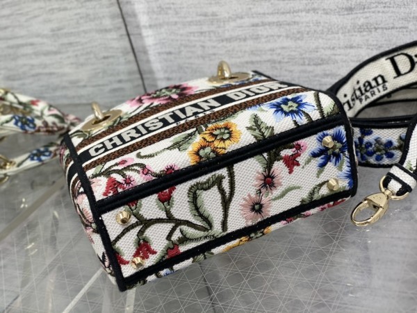  Handbag   Dior  size  17*7*15 cm