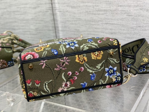 Handbag   Dior  size  24*11*20 cm