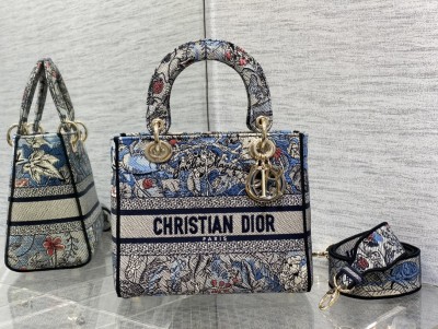 Handbag   Dior   size  24*11*20 cm 