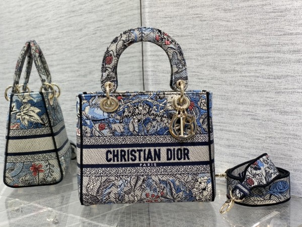 Handbag   Dior   size  24*11*20 cm 