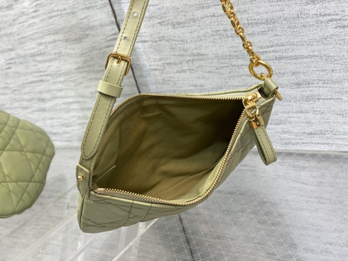 Handbag   Dior  size   25×16×2.5  cm