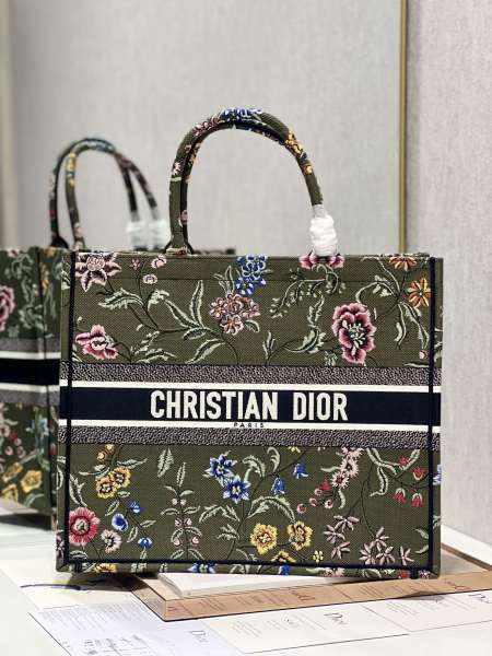 Handbag   Dior  1286  size  42×35×18.5  cm
