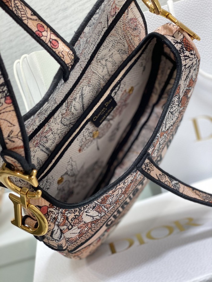 Handbag   Dior  size  25 cm