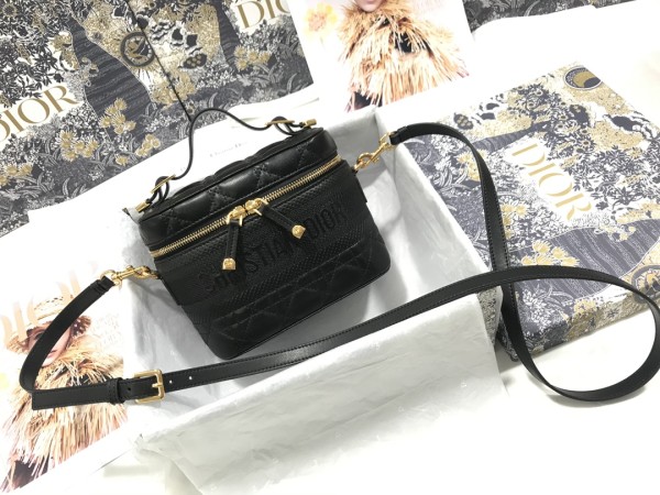 Handbag   Dior  S5488  size  18.5*13*10.5  cm