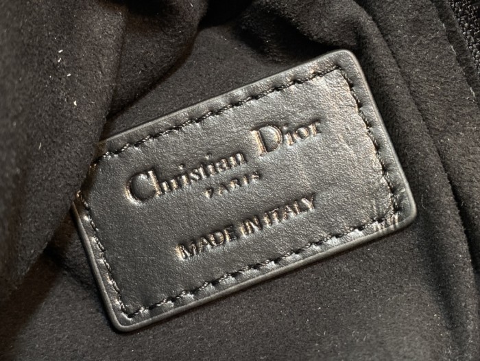 Handbag   Dior  size  25×16×2.5 cm