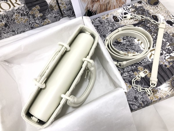  Handbag   Dior  M0540  size  26 x 13.5 x 5  cm